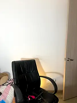 Alanna atm  online show from November 19, 2025, 4:40 pm