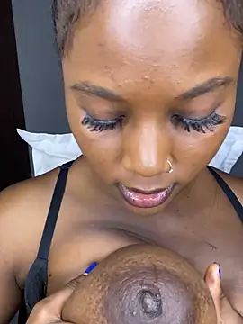 chocogirl01 online show from January 19, 2025, 12:39 pm