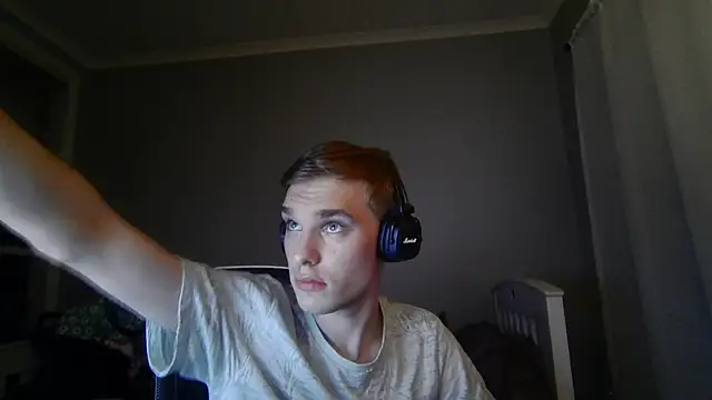 Snapshot of bluegaze6 chatting on November 18, 2025, 11:03 am bluegaze6 online show from November 18, 2025, 11:03 am