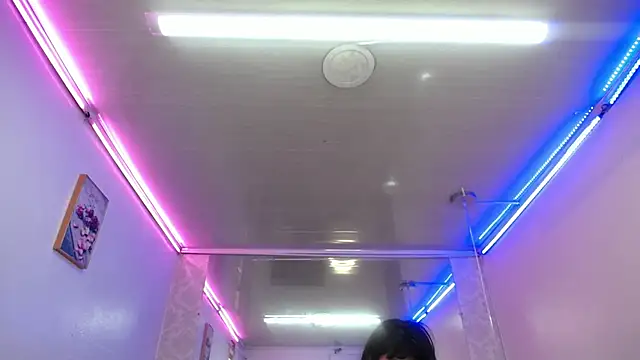 candy lux  online show from February 12, 2026, 9:32 pm