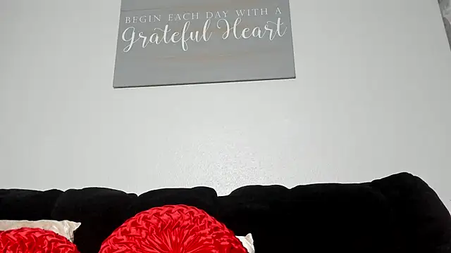 yiauana online show from March 11, 2025, 11:44 am