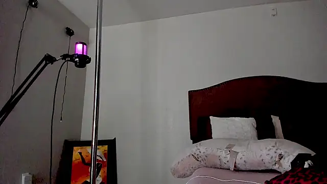 yiauana online show from October 28, 2025, 10:23 pm