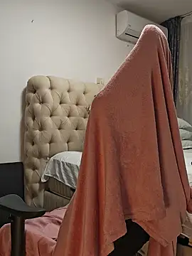 AvaLloyd online show from December 20, 2025, 3:02 am