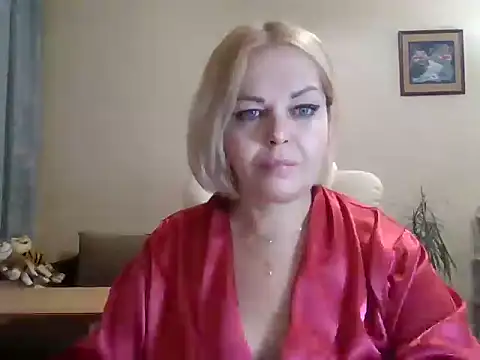 SofiyaPetrova online show from November 5, 2025, 1:05 am