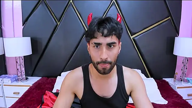 MilanZaire online show from November 1, 2025, 10:23 pm