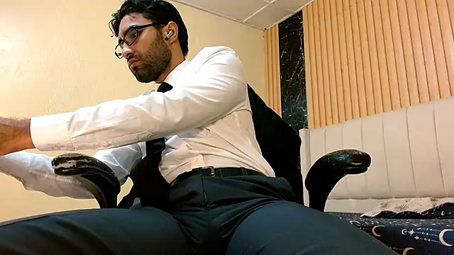 MilanZaire online show from January 9, 2026, 9:16 pm