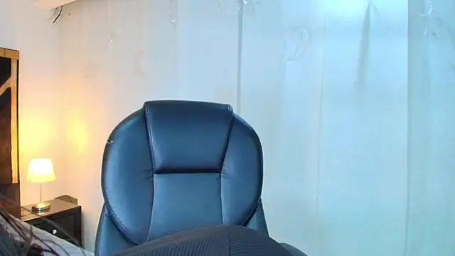 Snapshot of lina_bedoya_ chatting on May 8, 2026, 11:37 am lina bedoya online show from May 8, 2026, 11:37 am