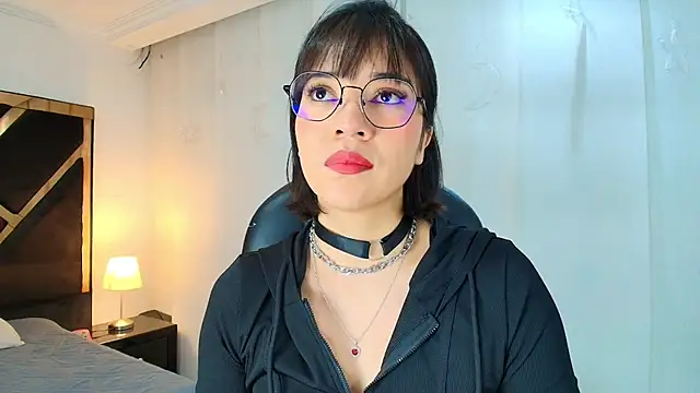 Snapshot of lina_bedoya_ chatting on May 14, 2026, 11:39 am lina bedoya online show from May 14, 2026, 11:39 am