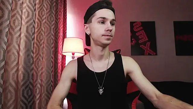 Joseph  Quinn online show from November 3, 2025, 7:31 am