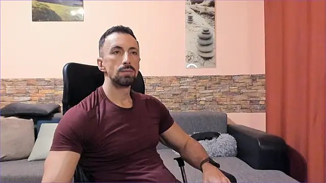 Snapshot of HotHunkTrainer chatting on October 25, 2025, 7:16 am HotHunkTrainer online show from October 25, 2025, 7:16 am