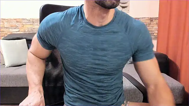 Snapshot of HotHunkTrainer chatting on November 14, 2025, 8:24 am HotHunkTrainer online show from November 14, 2025, 8:24 am