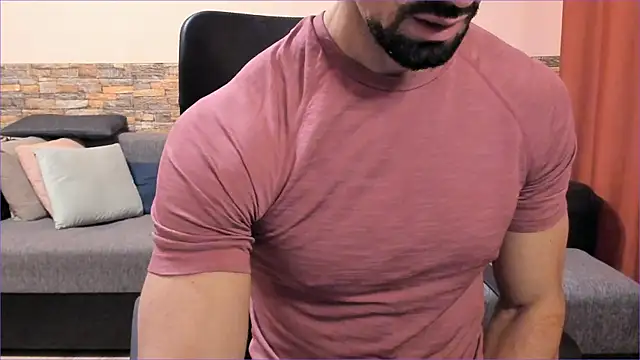 Snapshot of HotHunkTrainer chatting on November 18, 2025, 8:08 am HotHunkTrainer online show from November 18, 2025, 8:08 am