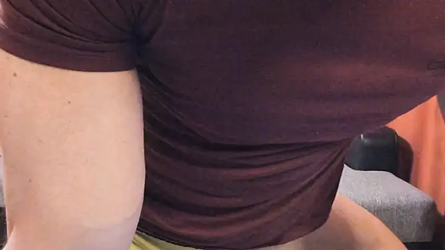 HotHunkTrainer online show from March 12, 2026, 9:04 am