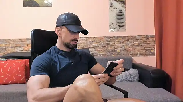 HotHunkTrainer online show from March 24, 2026, 8:41 am