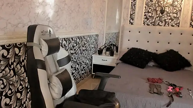 Foxy Slave online show from January 20, 2025, 8:50 pm