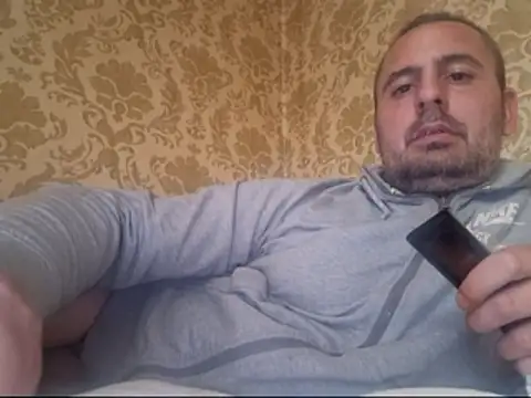 Snapshot of Basszos88i chatting on October 18, 2025, 12:06 pm Basszos88i online show from October 18, 2025, 12:06 pm