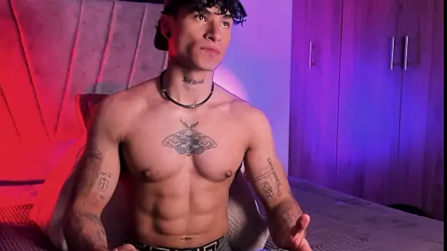 Thomas Fit1 online show from October 15, 2025, 4:56 am