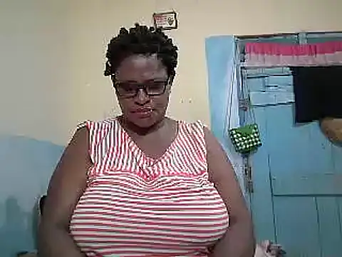 Snapshot of sexy_bigboobss chatting on May 4, 2026, 6:53 am sexy bigboobss online show from May 4, 2026, 6:53 am