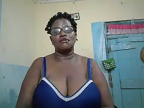 Snapshot of sexy_bigboobss chatting on May 26, 2026, 6:31 am sexy bigboobss online show from May 26, 2026, 6:31 am