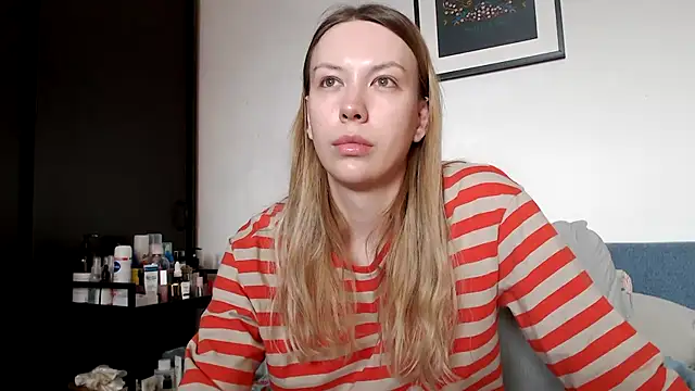 Snapshot of Scarlettford chatting on February 17, 2026, 12:01 pm Scarlettford online show from February 17, 2026, 12:01 pm