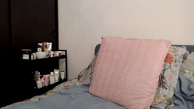 Snapshot of Scarlettford chatting on March 18, 2026, 5:27 pm Scarlettford online show from March 18, 2026, 5:27 pm