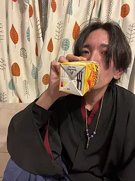 Snapshot of Katakuriko-Denpun chatting on February 24, 2026, 1:42 pm Katakuriko-Denpun online show from February 24, 2026, 1:42 pm