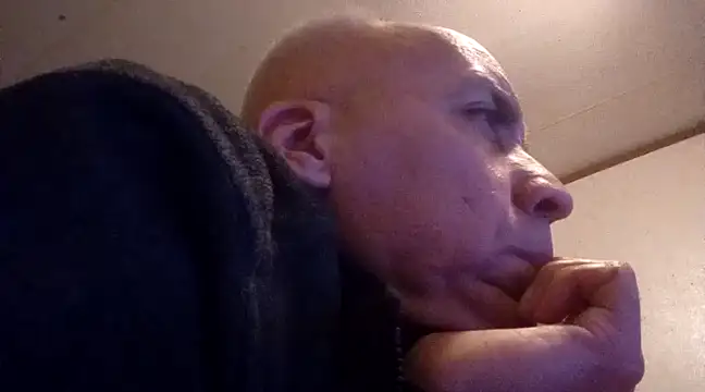 Xoc8  online show from March 1, 2025, 6:57 am