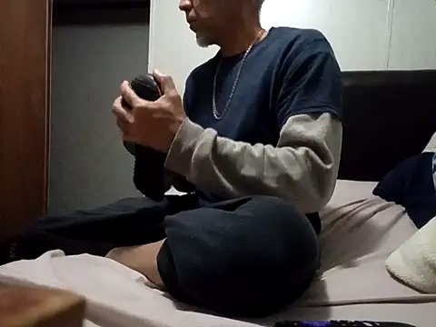 Xoc8  online show from November 3, 2025, 7:31 am