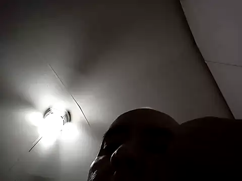 Xoc8  online show from November 18, 2025, 10:31 am