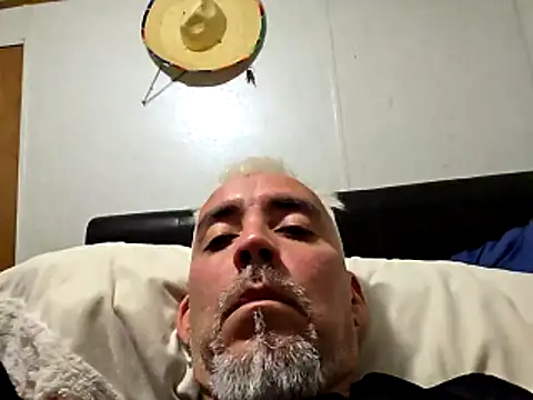 Snapshot of Xoc8_ chatting on May 3, 2026, 11:44 pm Xoc8 online show from May 3, 2026, 11:44 pm