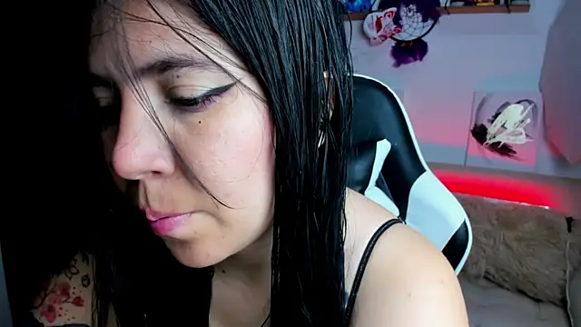 AilynRed online show from November 23, 2025, 1:49 am