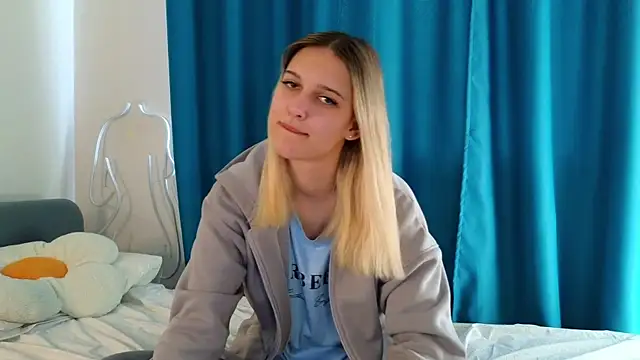 KimberliDean online show from February 26, 2025, 1:08 pm