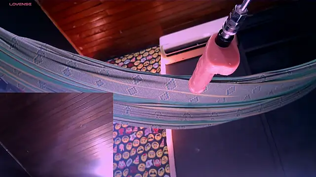 Snapshot of waterfalls_girl chatting on December 15, 2025, 2:10 pm waterfalls girl online show from December 15, 2025, 2:10 pm