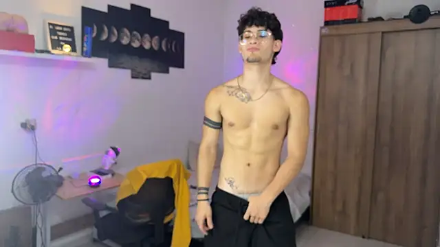 Snapshot of Kisan_Smith chatting on November 4, 2025, 2:21 am Kisan Smith online show from November 4, 2025, 2:21 am