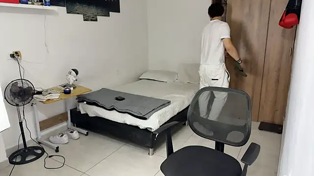 Snapshot of Kisan_Smith chatting on November 14, 2025, 1:37 am Kisan Smith online show from November 14, 2025, 1:37 am