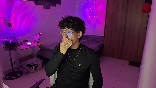 Snapshot of Kisan_Smith chatting on December 18, 2025, 2:17 am Kisan Smith online show from December 18, 2025, 2:17 am