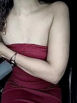 Snapshot of Leeeezzzz_roy chatting on September 30, 2025, 6:35 pm Leeeezzzz roy online show from September 30, 2025, 6:35 pm