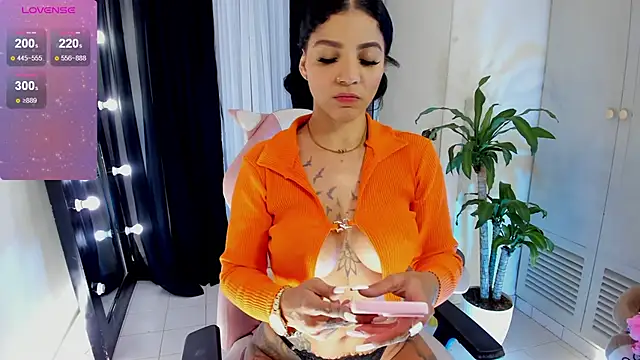 EmmaRusellx online show from October 28, 2025, 1:09 am