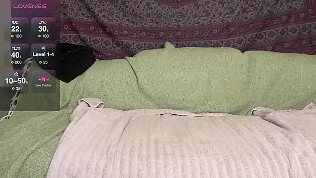 Snapshot of GlitterKitty108 chatting on February 25, 2026, 12:31 am GlitterKitty108 online show from February 25, 2026, 12:31 am