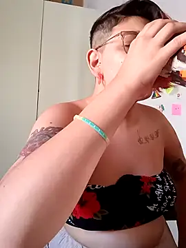 Snapshot of ConeNella chatting on January 4, 2025, 6:30 pm ConeNella online show from January 4, 2025, 6:30 pm