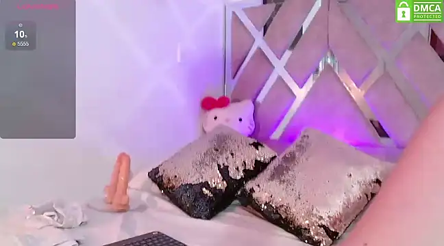 Snapshot of LauryMoons chatting on February 20, 2025, 10:48 pm LauryMoons online show from February 20, 2025, 10:48 pm