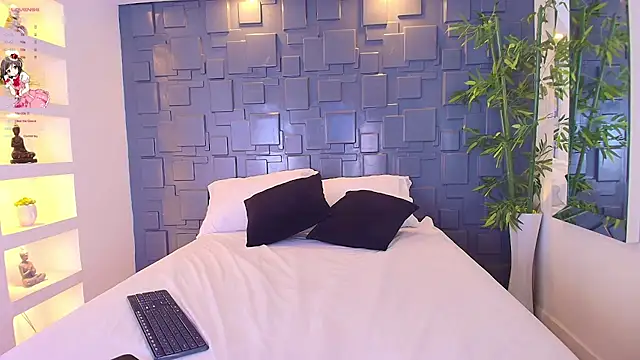 EmmilyCollson online show from February 8, 2025, 5:18 pm