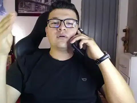 Snapshot of Plug_Control chatting on February 21, 2025, 7:32 pm Plug Control online show from February 21, 2025, 7:32 pm