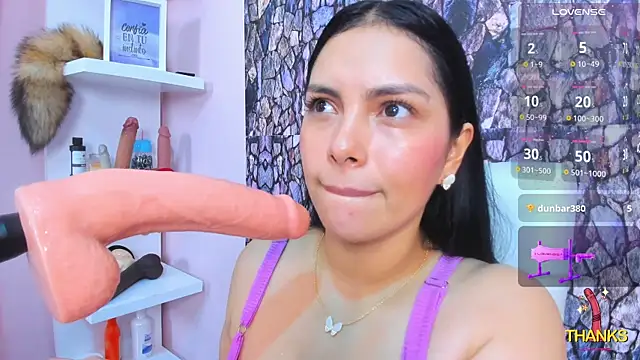 Snapshot of evelinn_belen chatting on October 28, 2025, 11:25 am evelinn belen online show from October 28, 2025, 11:25 am