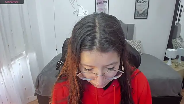 Amy joones online show from November 4, 2025, 1:54 pm