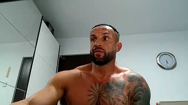 Snapshot of Magnificmuscles89 chatting on November 5, 2025, 3:34 pm Magnificmuscles89 online show from November 5, 2025, 3:34 pm