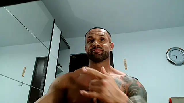 Snapshot of Magnificmuscles89 chatting on November 13, 2025, 4:50 pm Magnificmuscles89 online show from November 13, 2025, 4:50 pm