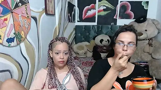 manzanahot9 online show from April 8, 2026, 10:32 pm