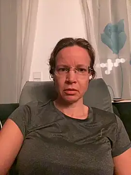 AnnikaRose online show from December 5, 2025, 6:44 am