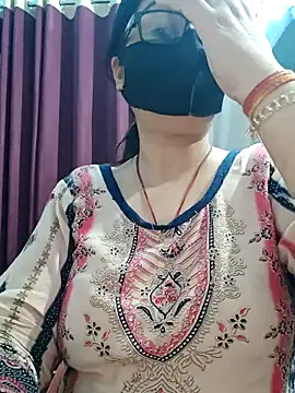 Snapshot of Aishwaryaa_69 chatting on May 3, 2026, 3:18 pm Aishwaryaa 69 online show from May 3, 2026, 3:18 pm